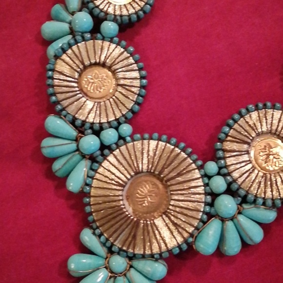 Faux turquoise statement necklace - Picture 6 of 6